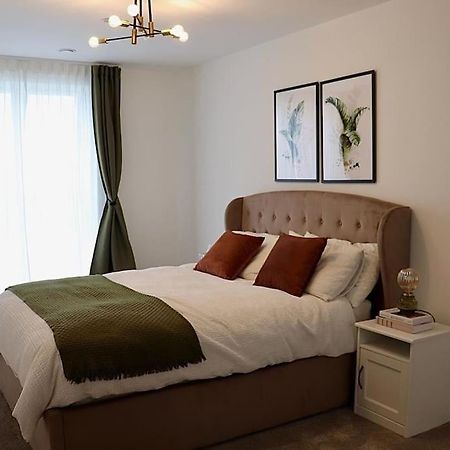 A Stylish Two Bedroom Modern Apartment With Parking Barking  Eksteriør bilde