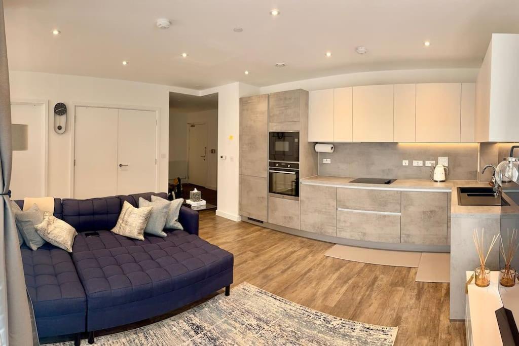 A Stylish Two Bedroom Modern Apartment With Parking Barking  Eksteriør bilde
