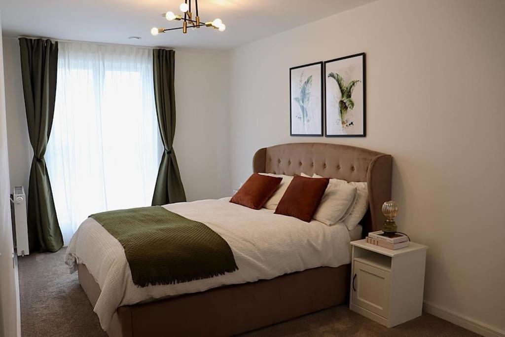 A Stylish Two Bedroom Modern Apartment With Parking Barking  Eksteriør bilde