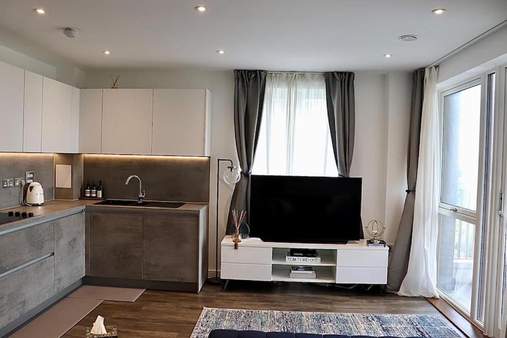 A Stylish Two Bedroom Modern Apartment With Parking Barking  Eksteriør bilde