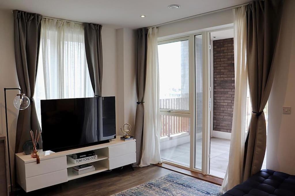 A Stylish Two Bedroom Modern Apartment With Parking Barking  Eksteriør bilde