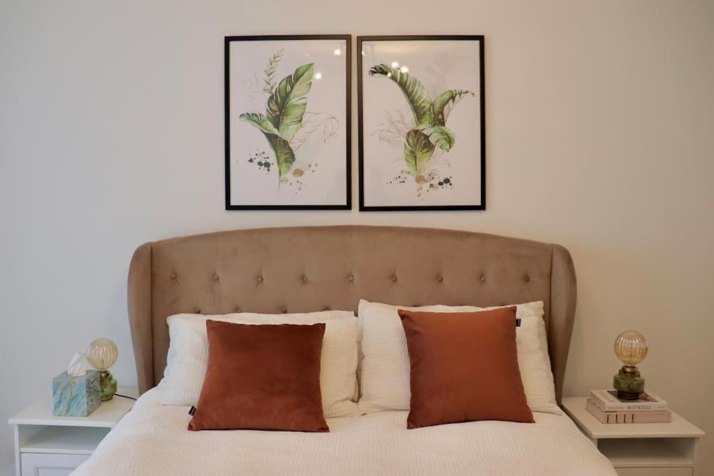 A Stylish Two Bedroom Modern Apartment With Parking Barking  Eksteriør bilde