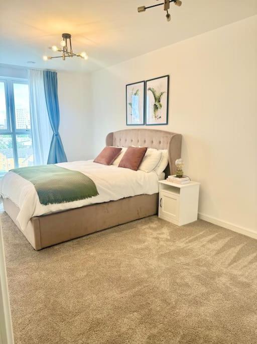 A Stylish Two Bedroom Modern Apartment With Parking Barking  Eksteriør bilde