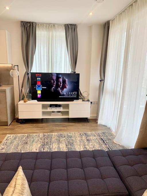 A Stylish Two Bedroom Modern Apartment With Parking Barking  Eksteriør bilde